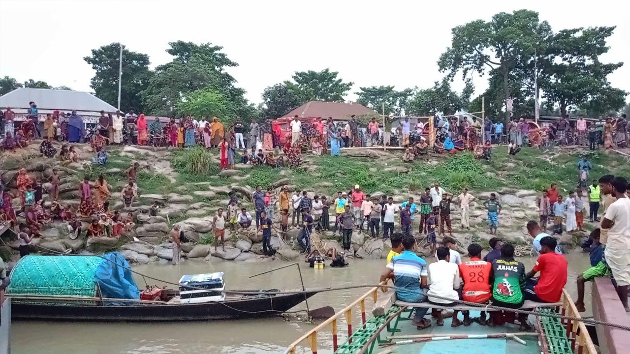 পদ্মা নদীতে মায়ের সঙ্গে গোসলে গিয়ে নিখোঁজ ৫ বছরের শিশু